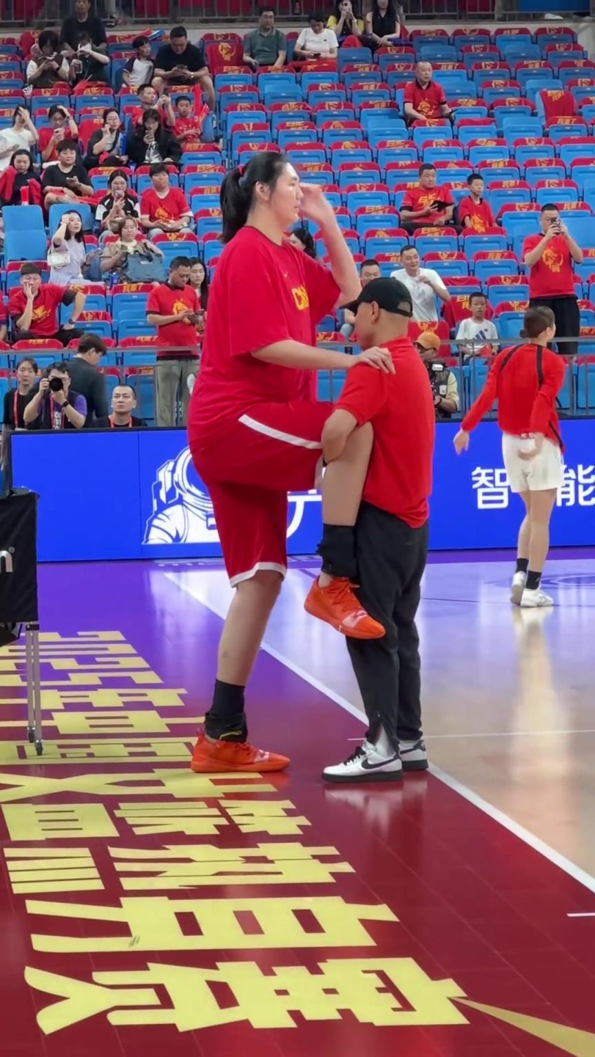 当国宝训练！教练：张子宇这大腿可真不好抱啊