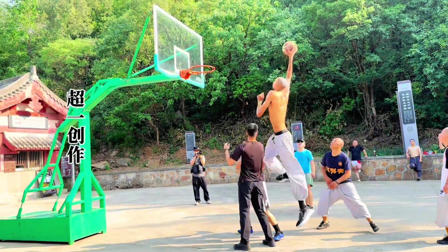 出家人这么狂？文班亚马少林寺上演自抛自扣