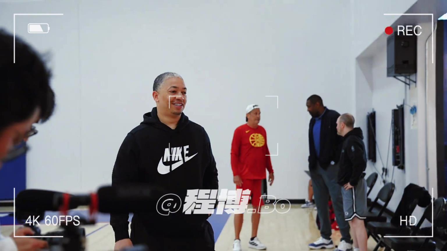 此前快船总经理观看杨瀚森试训 卢指导主动上前握手