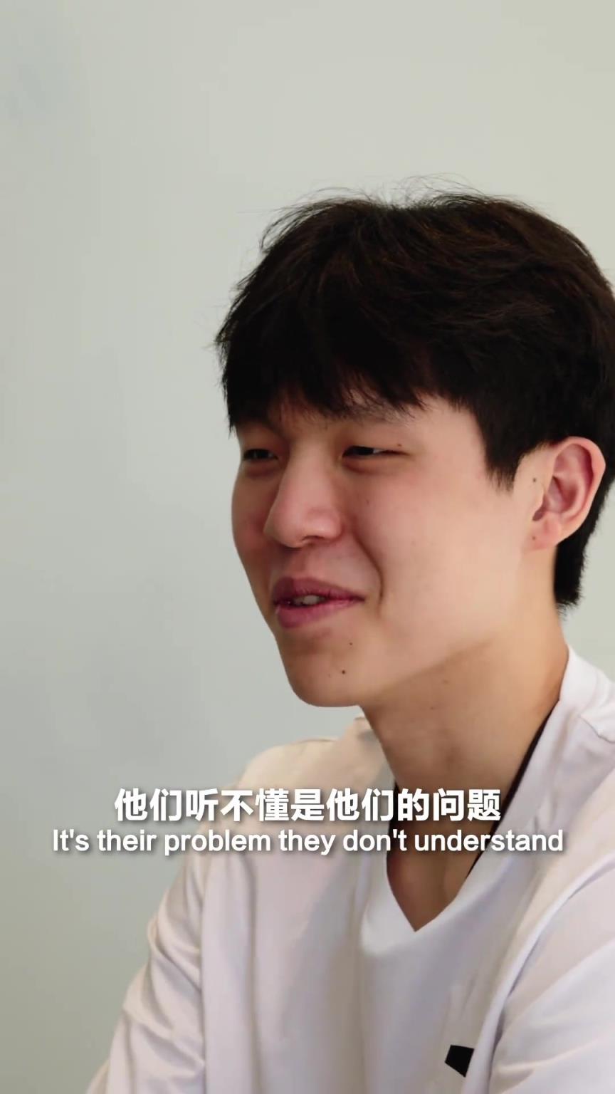 这孩子给人感觉落落大方！杨瀚森在选秀前十天接受专访